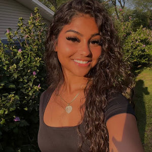 Meet your Posher, Liana